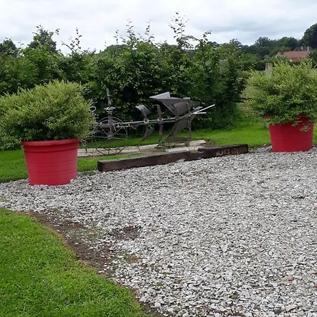 Laroulottedubec Holiday home